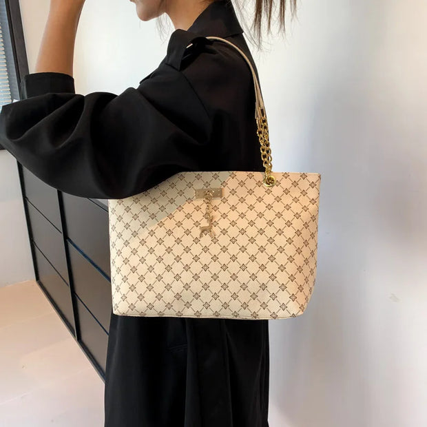 New Handbag Texture Soft Leather Large Capacity Tote Women Bag With Hanging Accessories Shoulder Bag