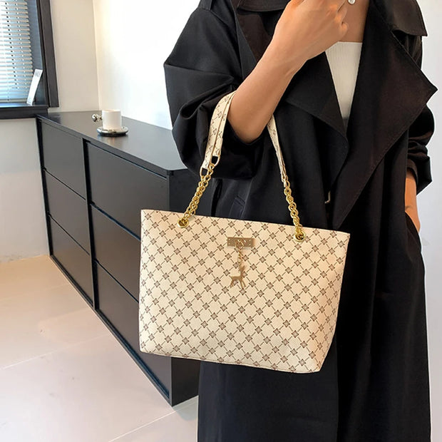 New Handbag Texture Soft Leather Large Capacity Tote Women Bag With Hanging Accessories Shoulder Bag